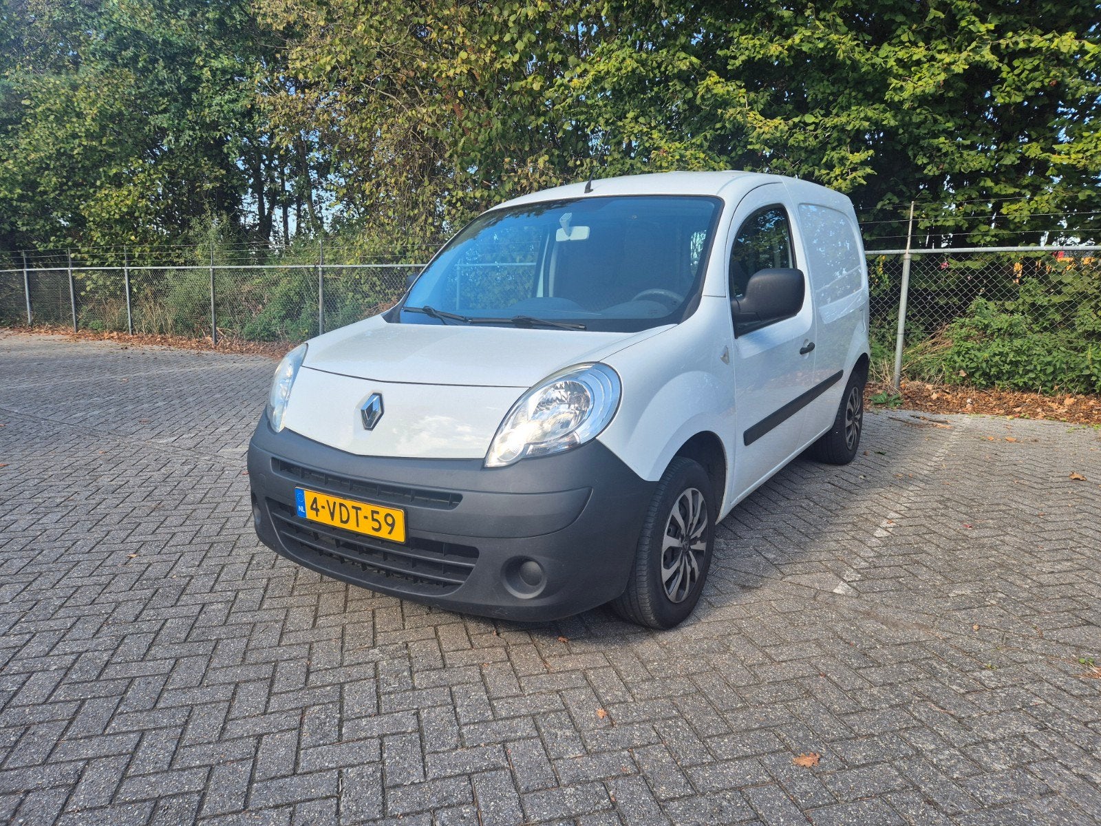 Renault kangoo benzine MARGE, Auto's, Voorwielaandrijving, Stof, 4 cilinders, 672 kg