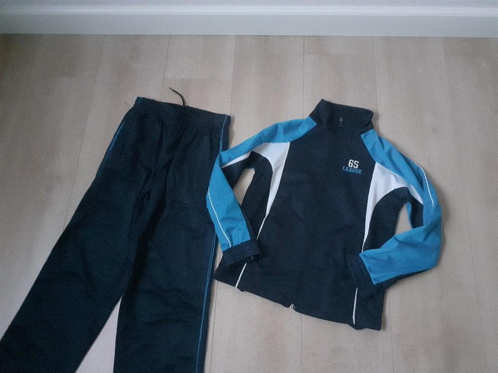 Trainingspak jongens 128 / 134, Ophalen of Verzenden, Gebruikt, Jongen, Sport- of Zwemkleding