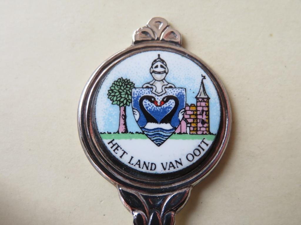 Lepeltje Logo Het Land Van Ooit porseleinen schildje, Verzenden