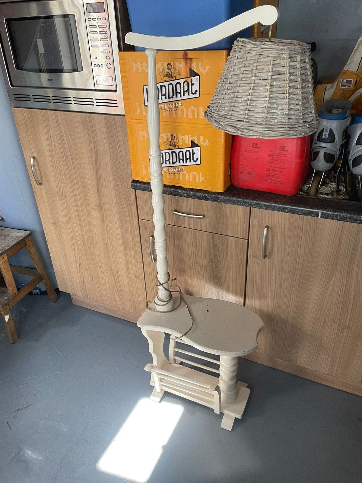 Vintage lamp met tafeltje lamptafel krantenbak, Ophalen, Gebruikt, Natuurlijk materiaal, Vintage, Klassiek