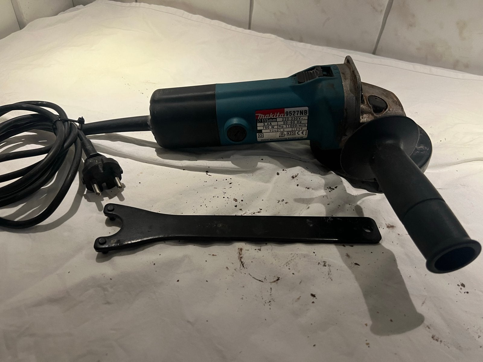 Makita 9527NB Haakse Slijpmachine 115mm 750W, Ophalen, Gebruikt, 700 tot 1000 watt, Haakse handslijpmachine