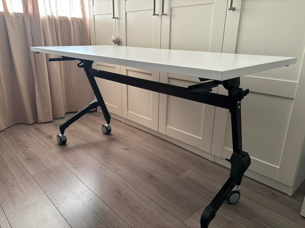 Bureau verrijdbaar en inklapbaar, Ophalen, Met wielen, Zo goed als nieuw