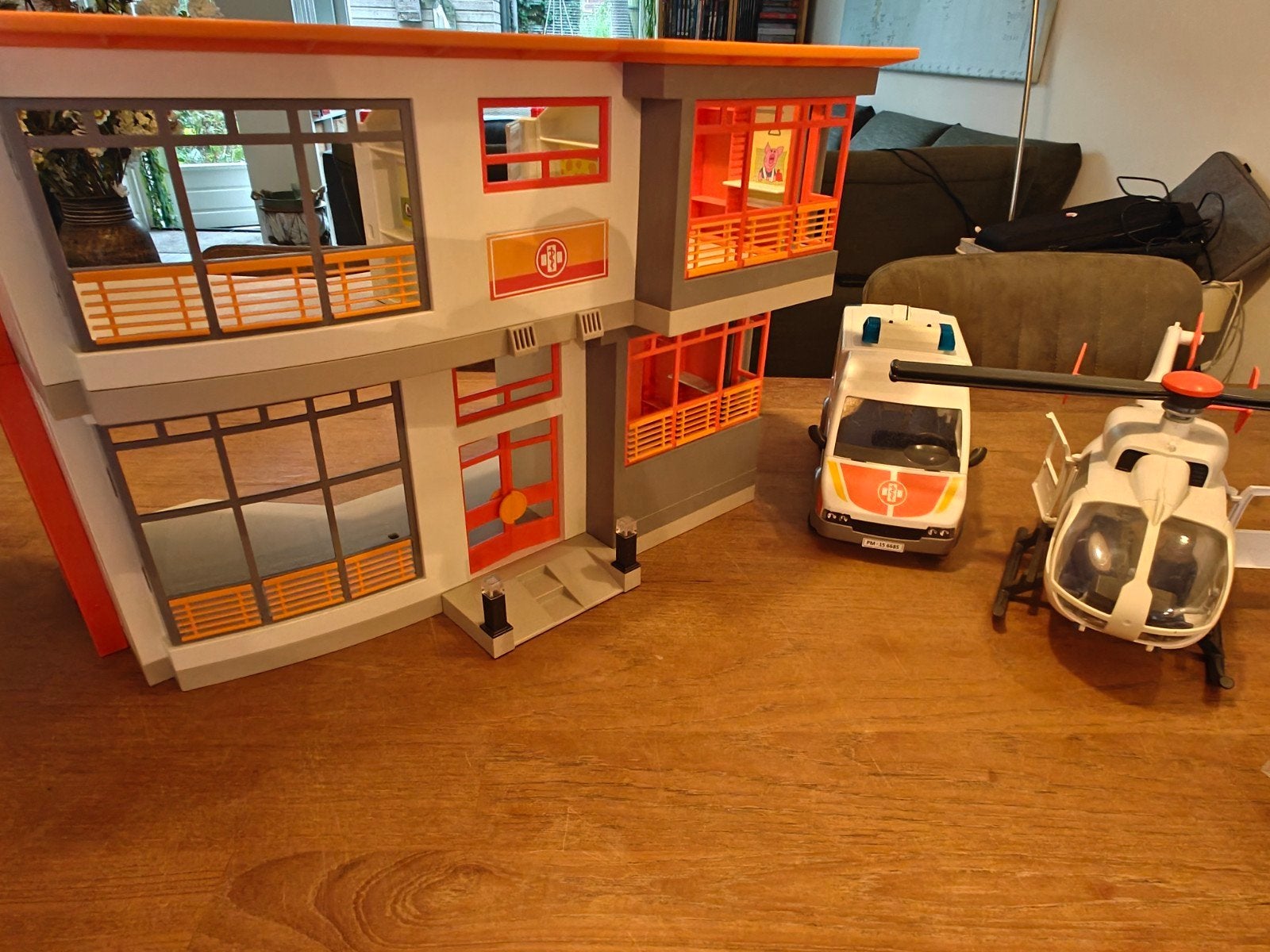 Playmobil Kinderziekenhuis, Ziekenwagen, Traumaheli + extra!, Ophalen of Verzenden, Zo goed als nieuw, Poppenhuis
