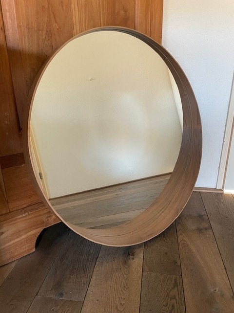 Nr.291: Grote IKEA spiegel 80 cm met walnootfineer, nieuw!, Ophalen, Rond, Nieuw, 75 tot 100 cm