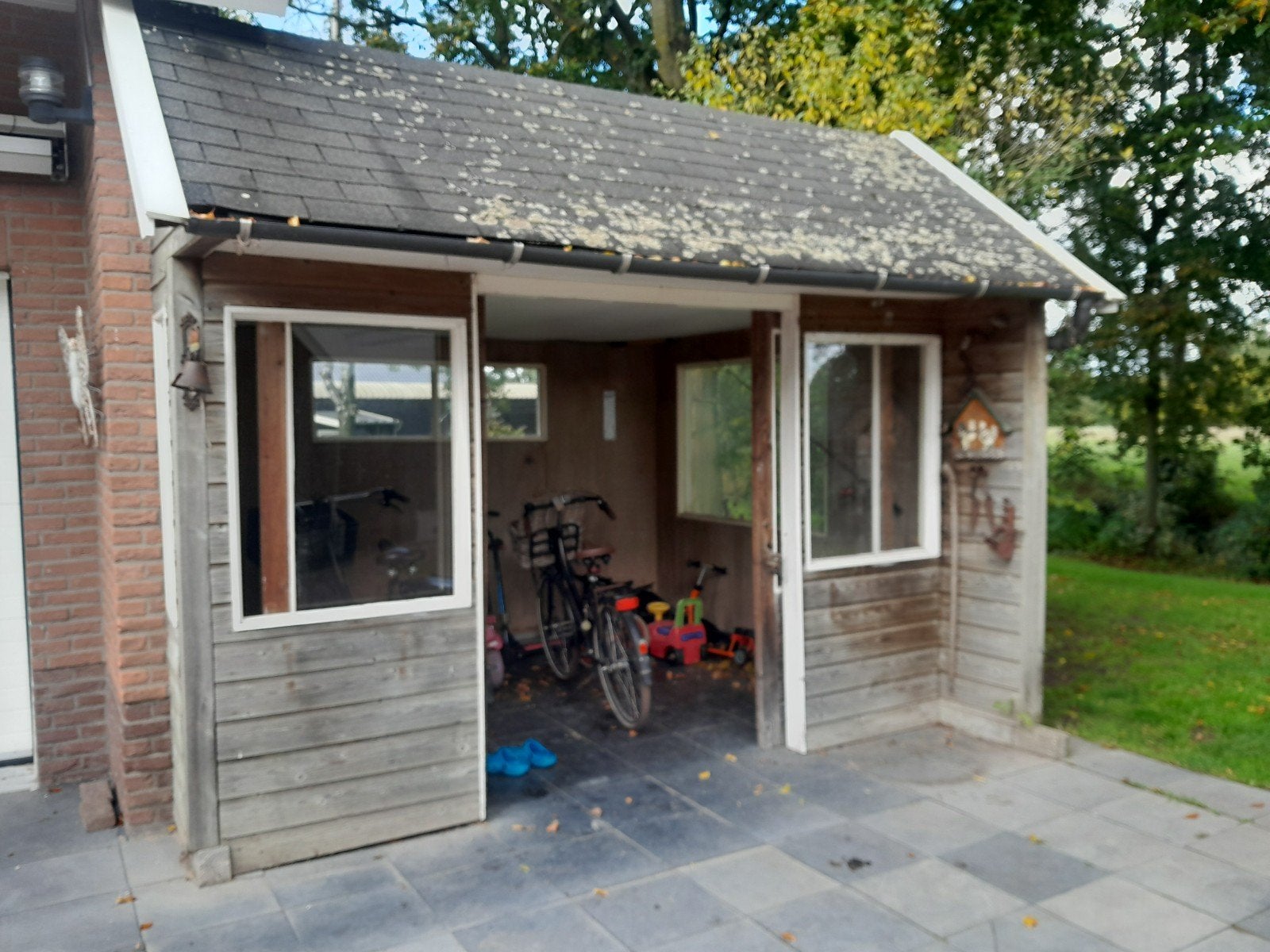 Houten Berging met Ramen - Ideaal voor Opslag of Fietsen, Ophalen, Gebruikt, Hout, Fietsenberging