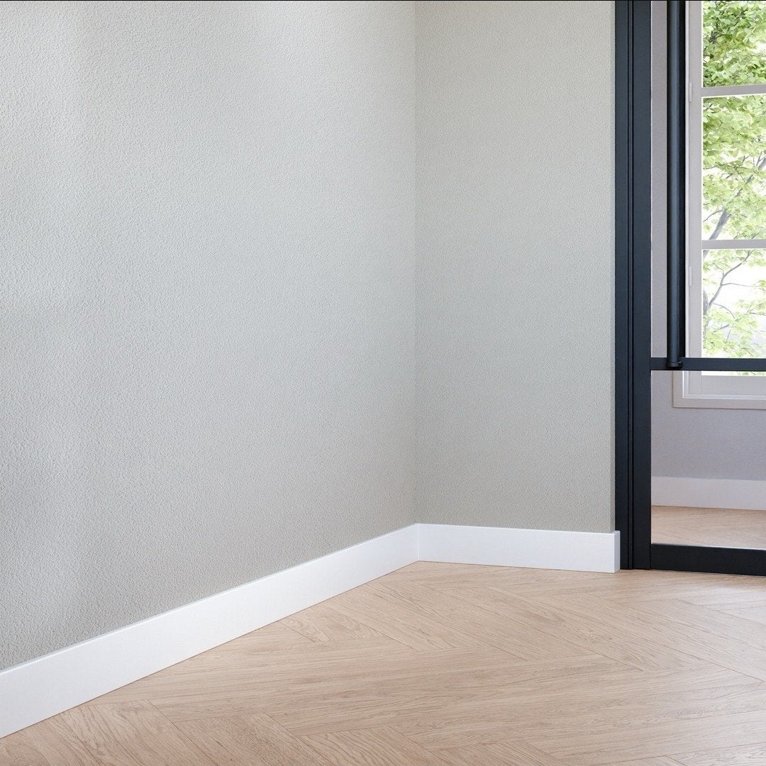 24 nieuwe gladde MDF plinten RAL 9010 afgelakt, Nieuw, Ophalen of Verzenden, Mdf, 200 tot 250 cm