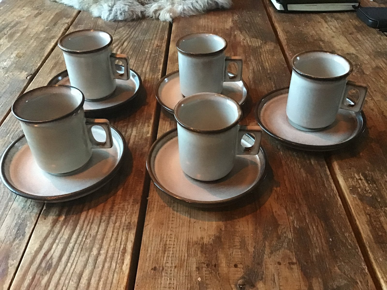 Driehoek Huizen koffiekop en schotels 5x minimalistisch, Ophalen of Verzenden, Zo goed als nieuw, Modern, Kop(pen) en/of Schotel(s)