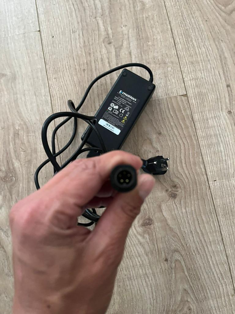 Fatbike oplader 5 pins fiets elektrisch, Ophalen of Verzenden, Zo goed als nieuw