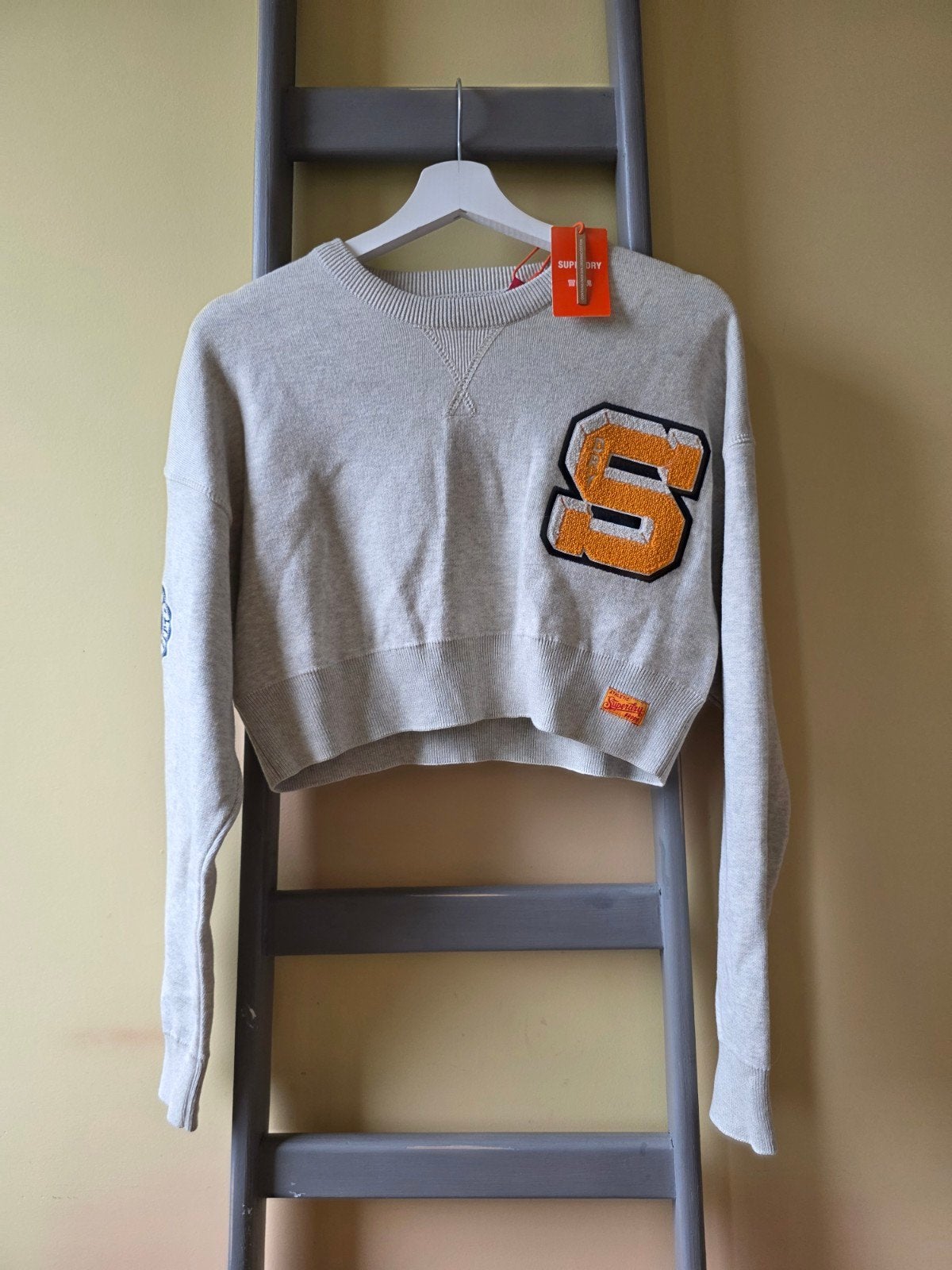 SUPERDRY NIEUW crop sweater grijs maat 38, Maat 38/40 (M), Nieuw, Ophalen of Verzenden, SUPERDRY