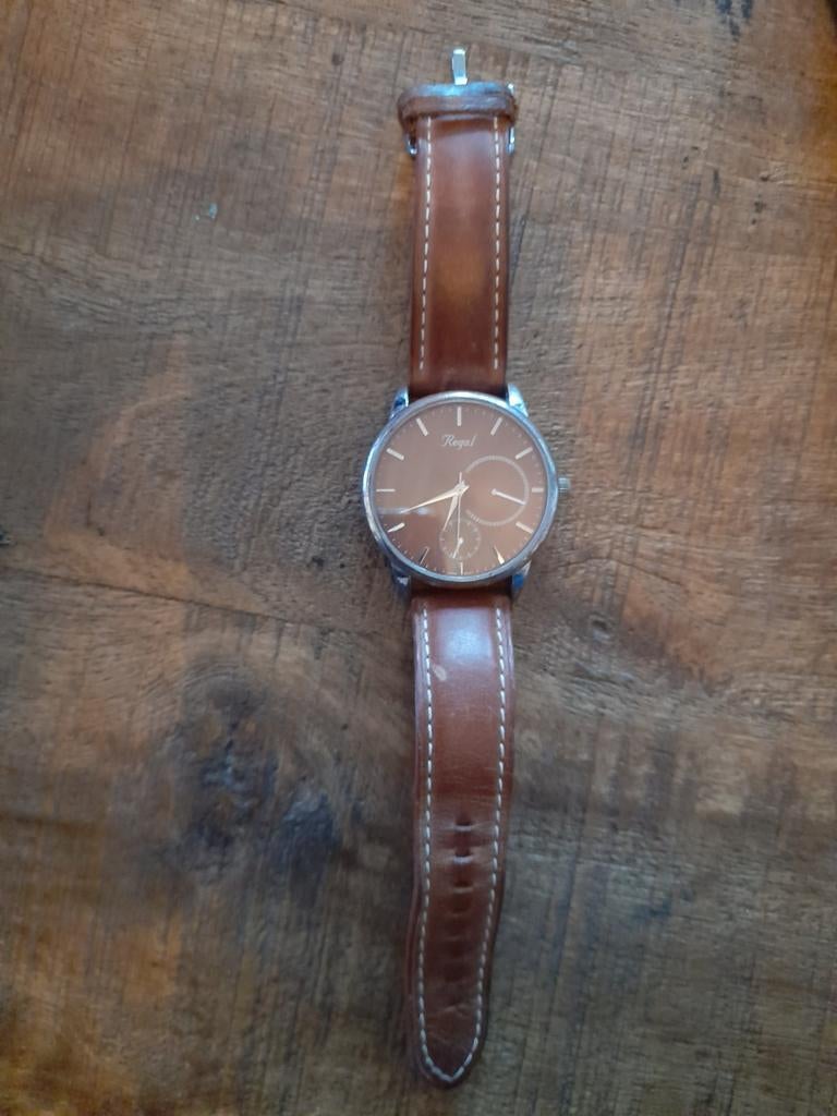 Regal horloge met bruine leren band, Ophalen of Verzenden