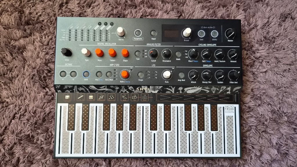 Arturia MicroFreak zgan + beschermhoes|custom stand|garantie, Muziek en Instrumenten, Zo goed als nieuw, Met koffer of flightcase