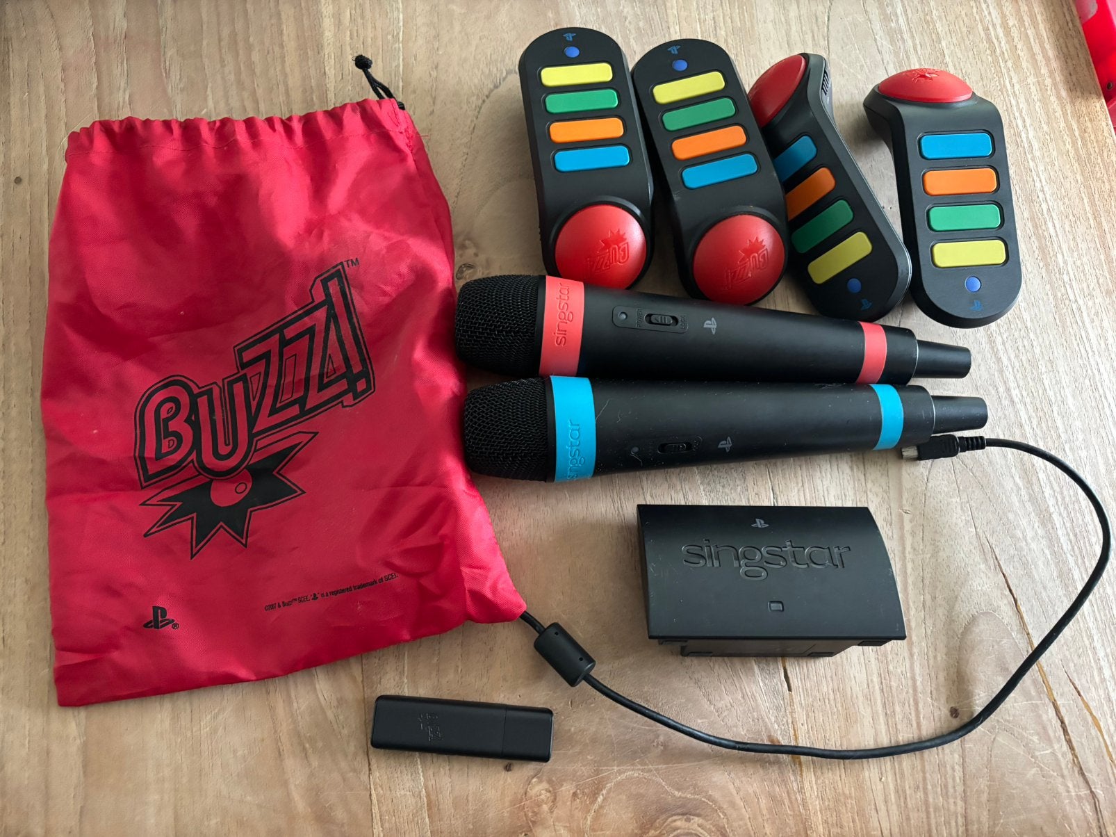 Playstation Buzz en singstar microfoons, Verzenden, Zo goed als nieuw
