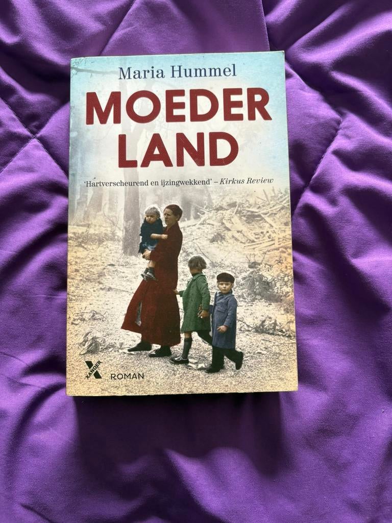 Maria Hummel - Moederland, Ophalen of Verzenden, Gelezen, Maria Hummel