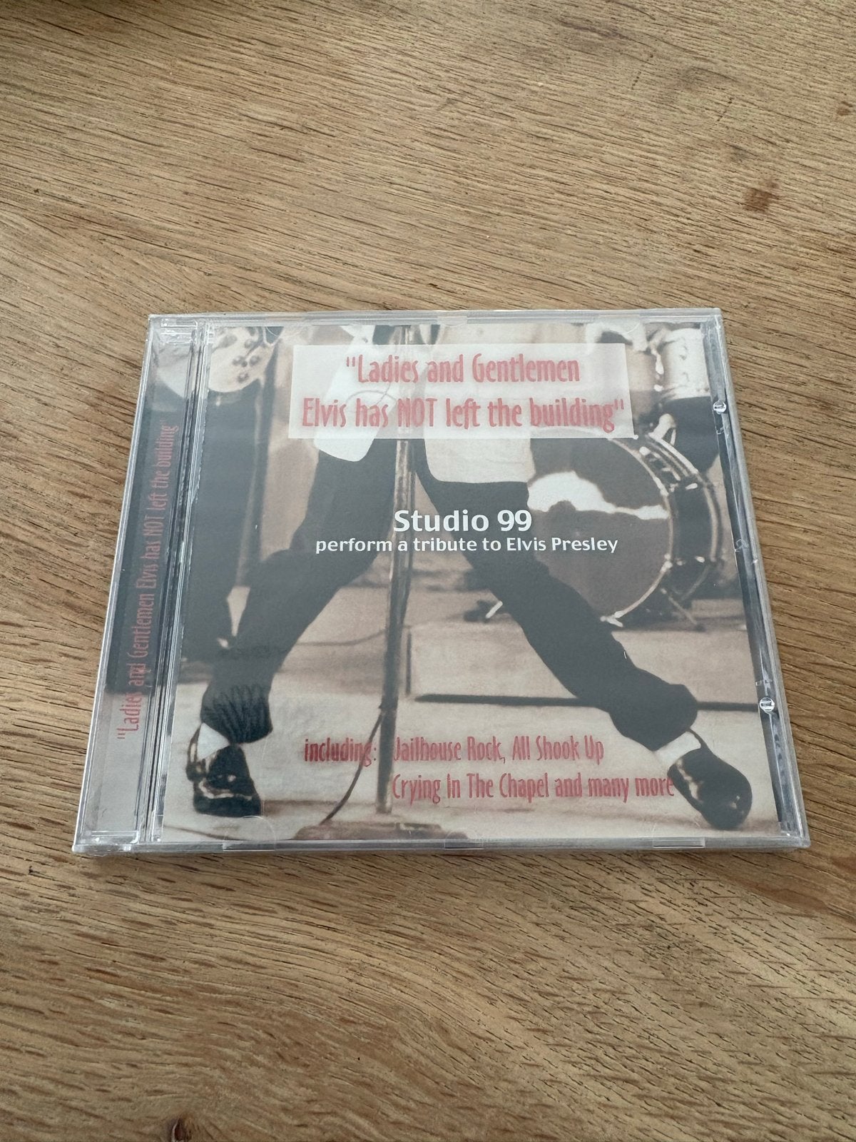 Ladies and Gentlemen Elvis has NOT left the building, Pop, Ophalen of Verzenden, Nieuw in verpakking, Inclusief doosje