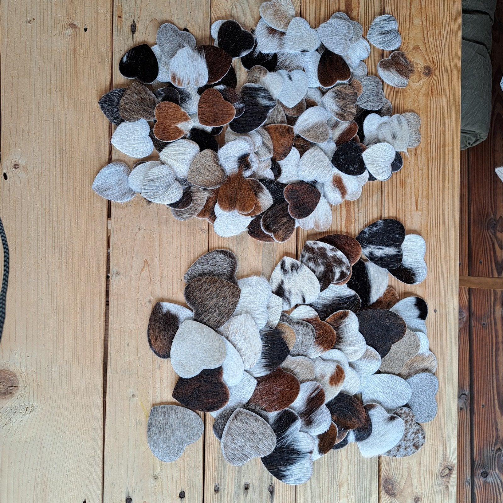 Leren hartjes - decoratie, knutselen, accessoires, Hobby en Vrije tijd, Ophalen of Verzenden, Nieuw