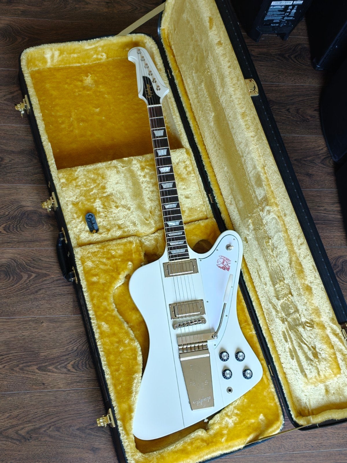 Epiphone 1963 Firebird V Maestro Vibrola Polaris White, Muziek en Instrumenten, Ophalen, Zo goed als nieuw, Solid body, Epiphone
