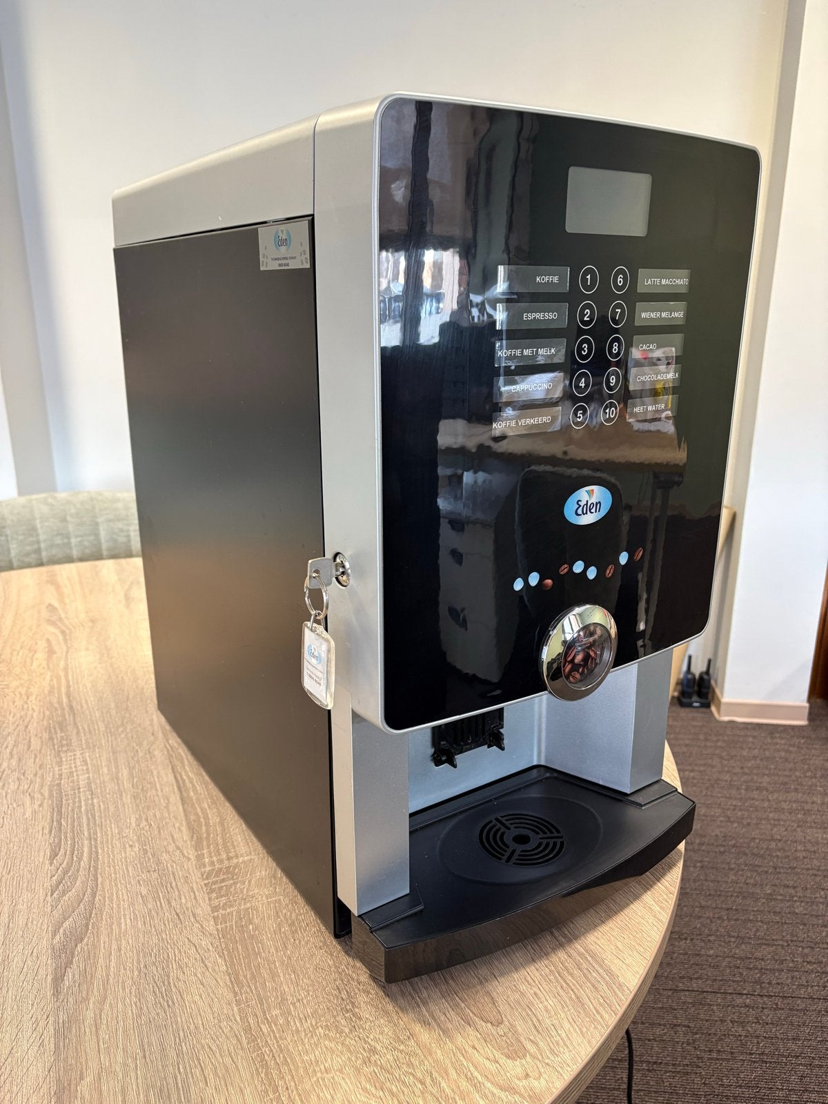 Professionele Eden Koffiemachine - Compacte Koffieautomaat, Witgoed en Apparatuur, Koffiezetapparaten, Ophalen, Gebruikt, 10 kopjes of meer