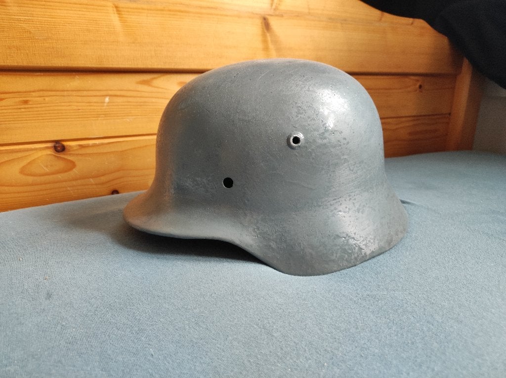 Originele Duitse m35 helm wo2 overgeverfd, Ophalen of Verzenden, Landmacht, Duitsland, Helm of Baret