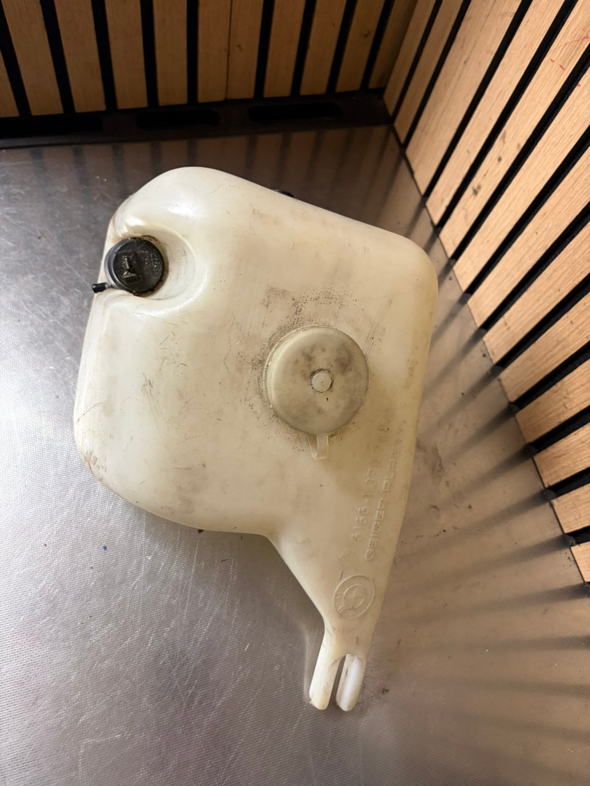 bmw e30 ruitenwisser vloeistof tank, Ophalen
