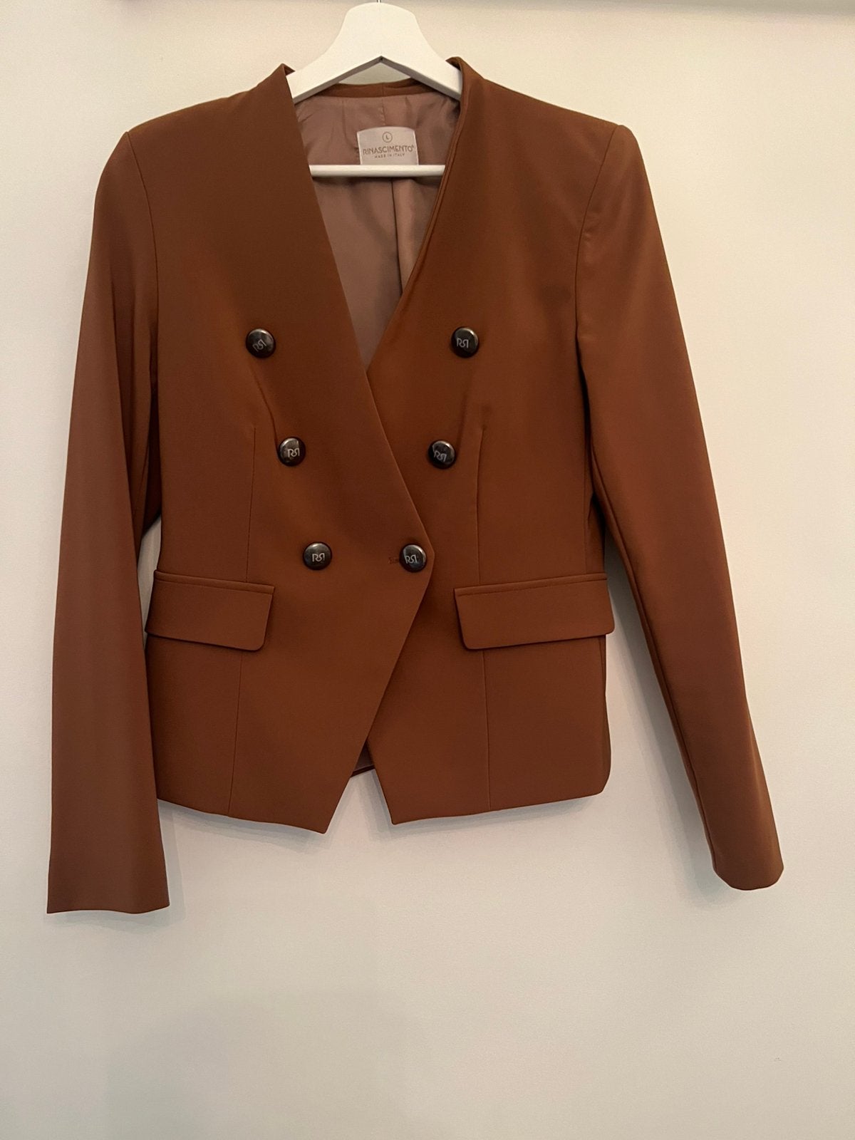 Korte blazer kleur Camel  Rinascimento maat 42, Overige kleuren, Maat 42/44 (L), Ophalen of Verzenden, Zo goed als nieuw