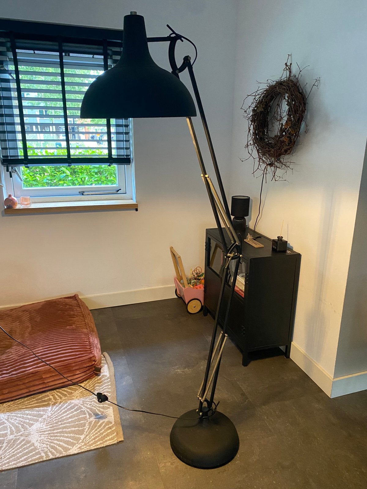 Ikea vloerlamp industrieel zwart, Huis en Inrichting, Lampen | Vloerlampen, Ophalen, Gebruikt, Metaal, 150 tot 200 cm