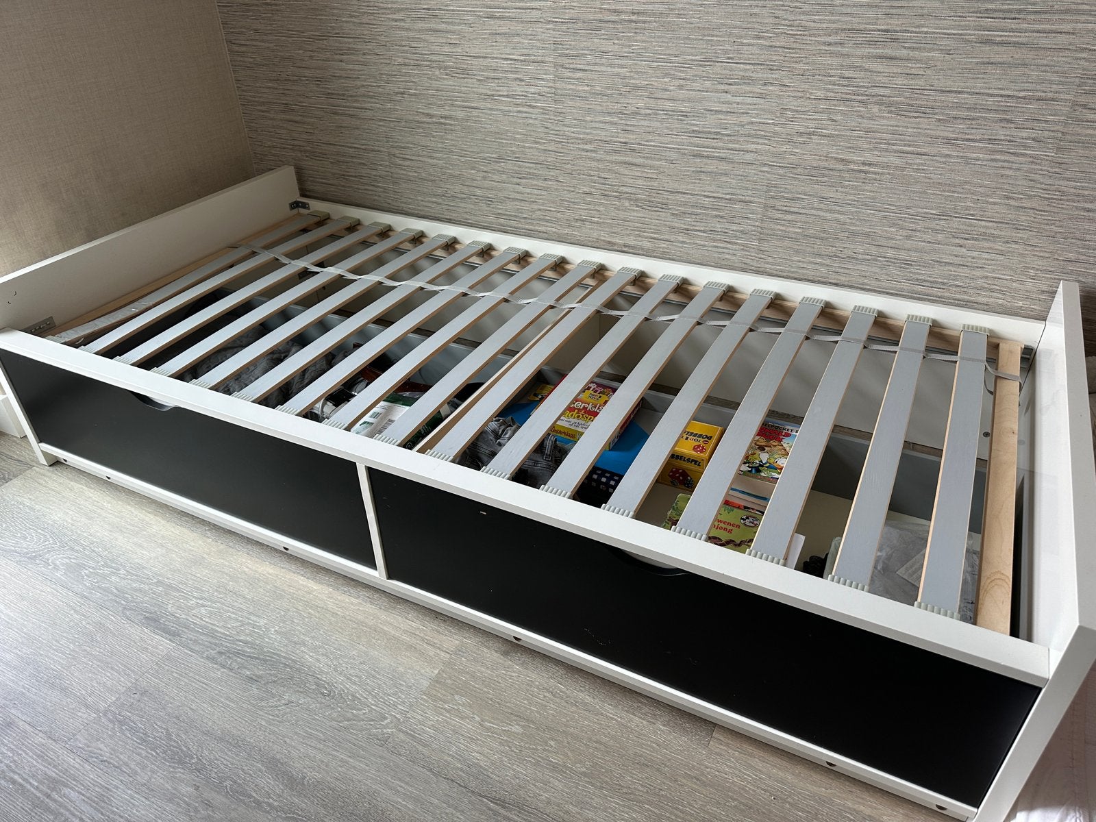 IKEA Eenpersoonsbed met opberglades - Wit/Zwart, Ophalen, Gebruikt, 90 cm, Eenpersoons