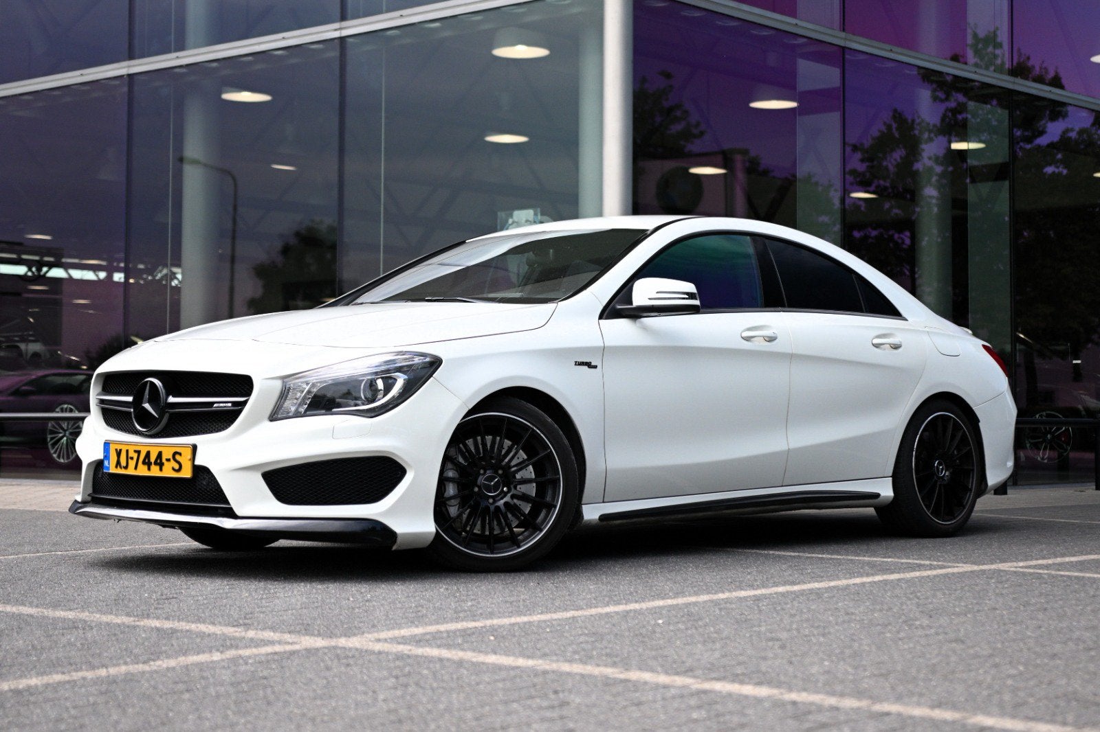 Mercedes-Benz CLA 2.0 Cla45 AMG 381PK 4M 7G-DCT 2015 Wit, Auto's, Automaat, CLA, 4 cilinders, Wit