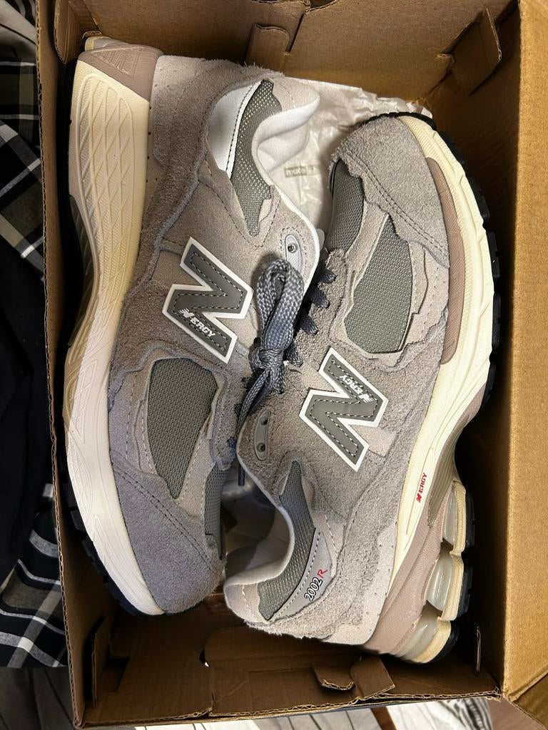 New Balance Protection Pack, Ophalen of Verzenden, Zo goed als nieuw, Grijs, Sneakers of Gympen