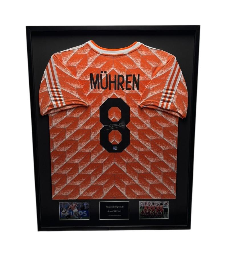 Arnold Mühren Nederland 1988 ingelijst gesigneerd shirt, Soccersignings.nl, Shirt, Nieuw, Ophalen of Verzenden