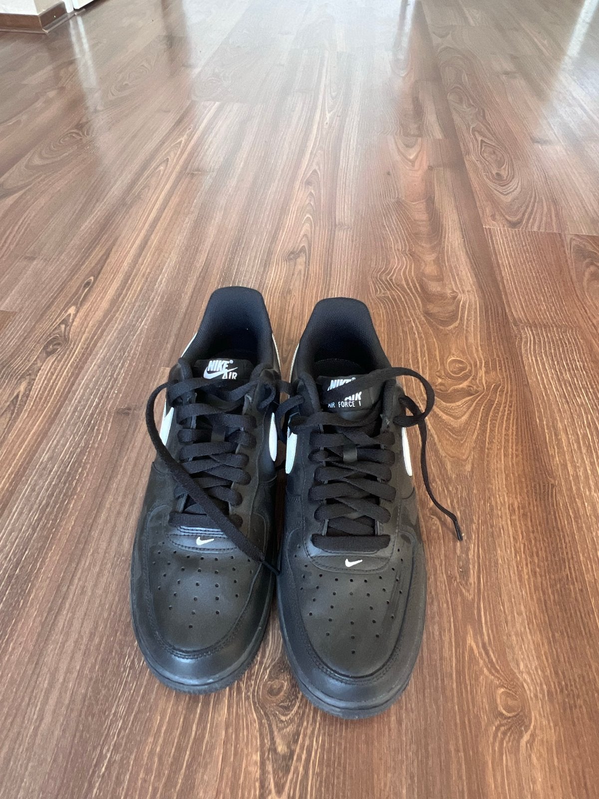Nike Air Force 1 Low - Zwart met witte details, Zwart, Ophalen of Verzenden, Sneakers of Gympen, Gedragen