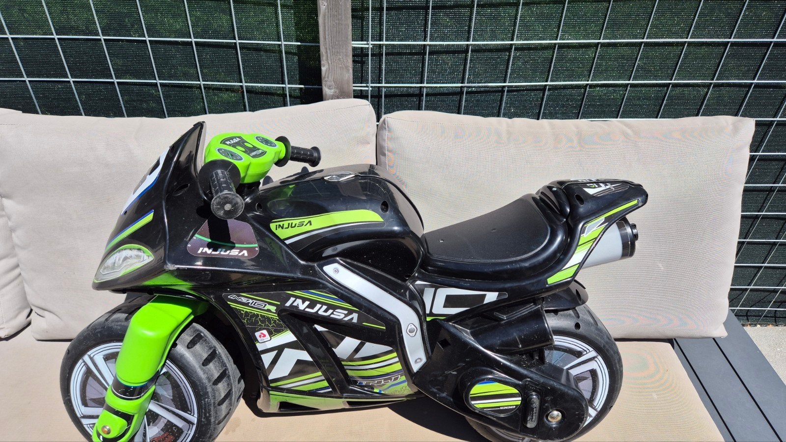 Stoere Injusa loopmotor groen/zwart, Kinderen en Baby's, Ophalen, Gebruikt, Loopfiets