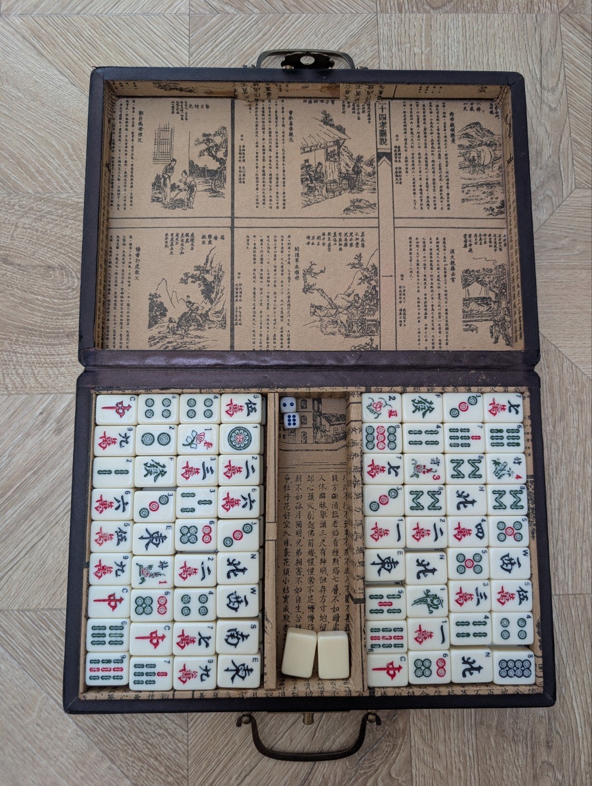 Draagbaar Mahjong spel in luxe koffer 28x20cm met instructie, Hobby en Vrije tijd, Gezelschapsspellen | Overige, Drie of vier spelers