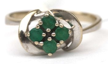 (417) 14k witgouden vintage ring met 4 smaragden, Gebruikt, Wit, Ophalen of Verzenden, 17 tot 18