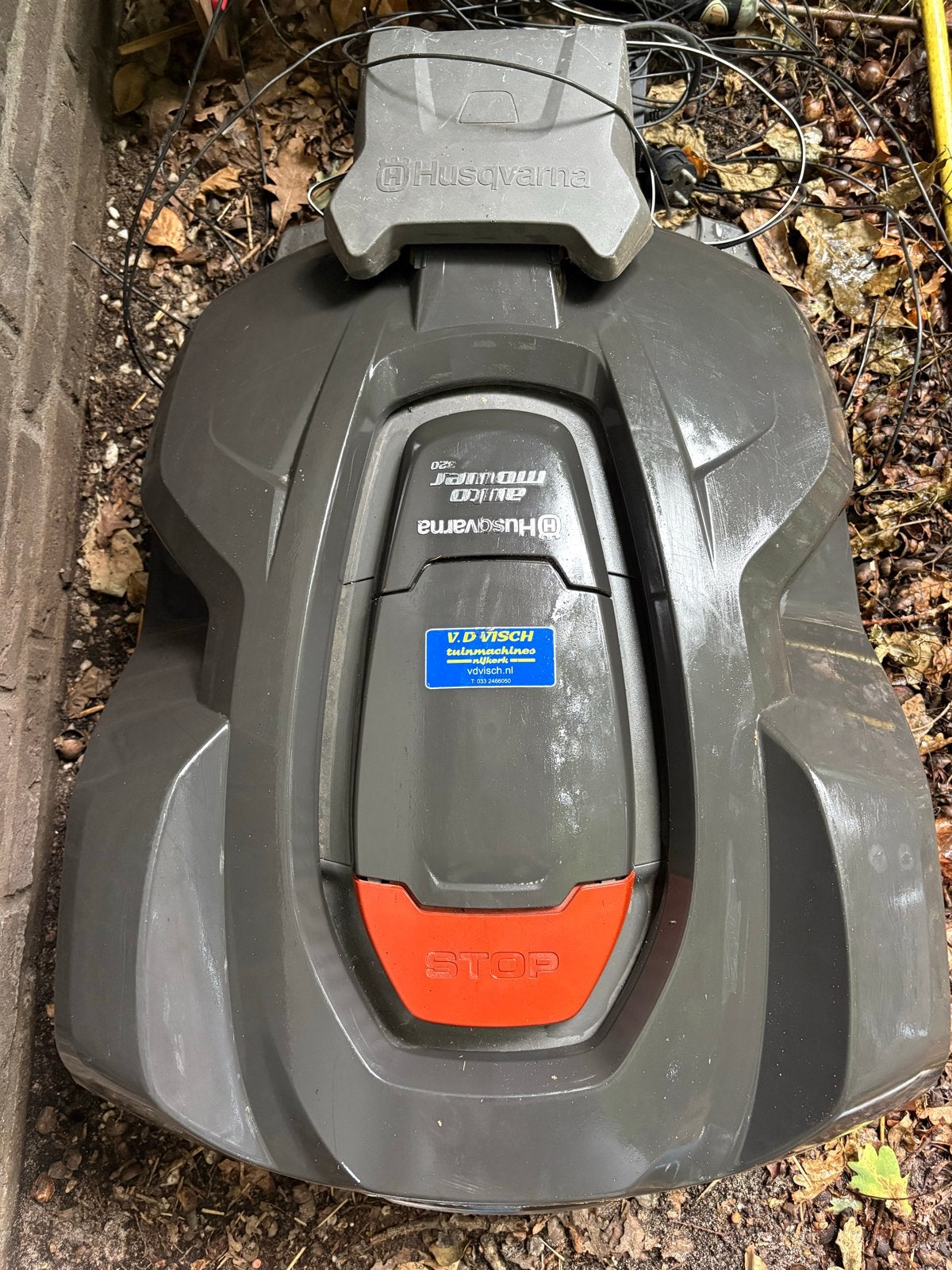 Husqvarna Automower 320/420 met laadstation en gara, Ophalen of Verzenden, Gebruikt, Accu-grasmaaier