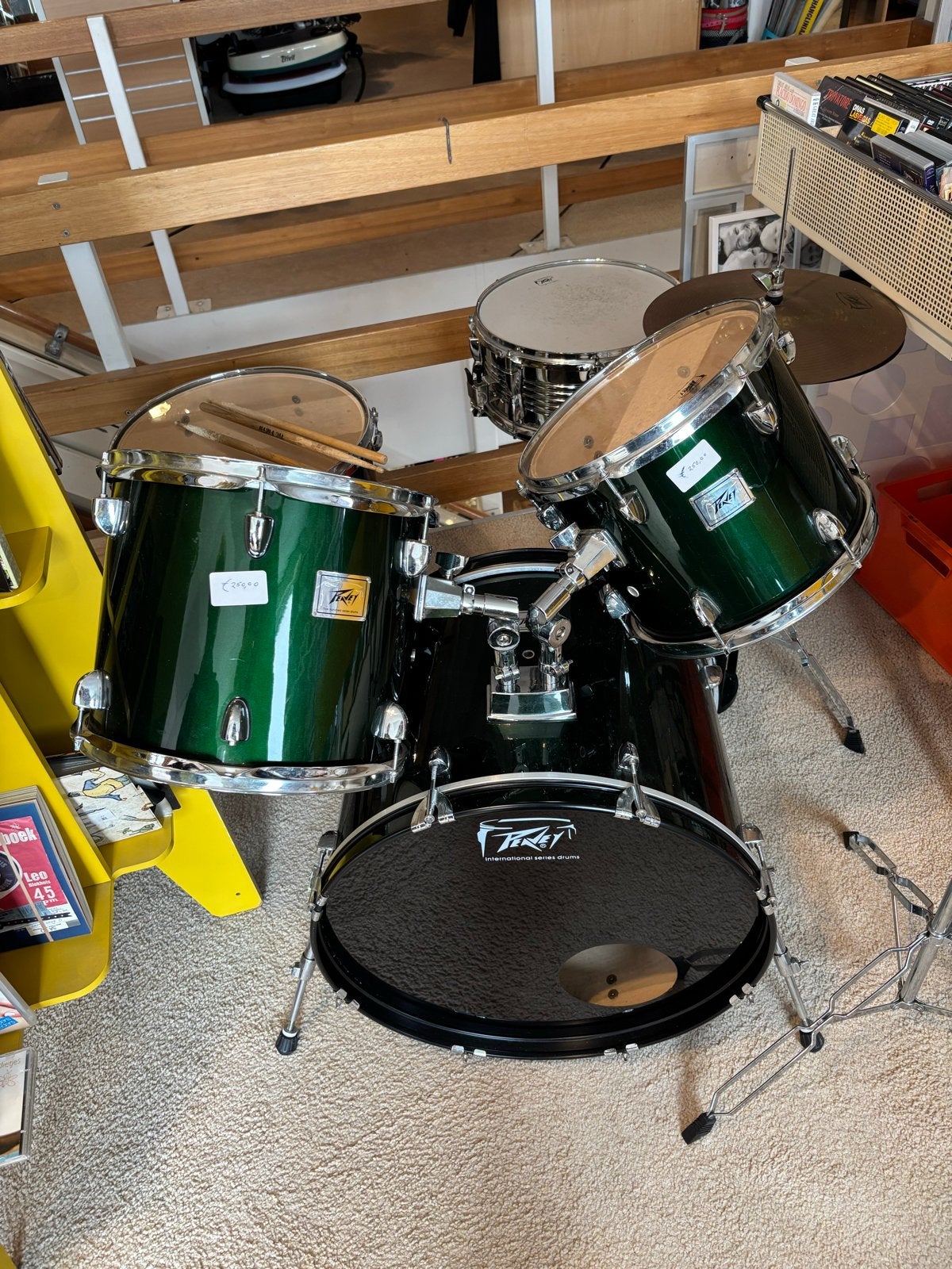 Peavey Drumstel met 2 Bekkens - in goede gebruikte staat, Gebruikt, Peavey, Nvt, Nvt