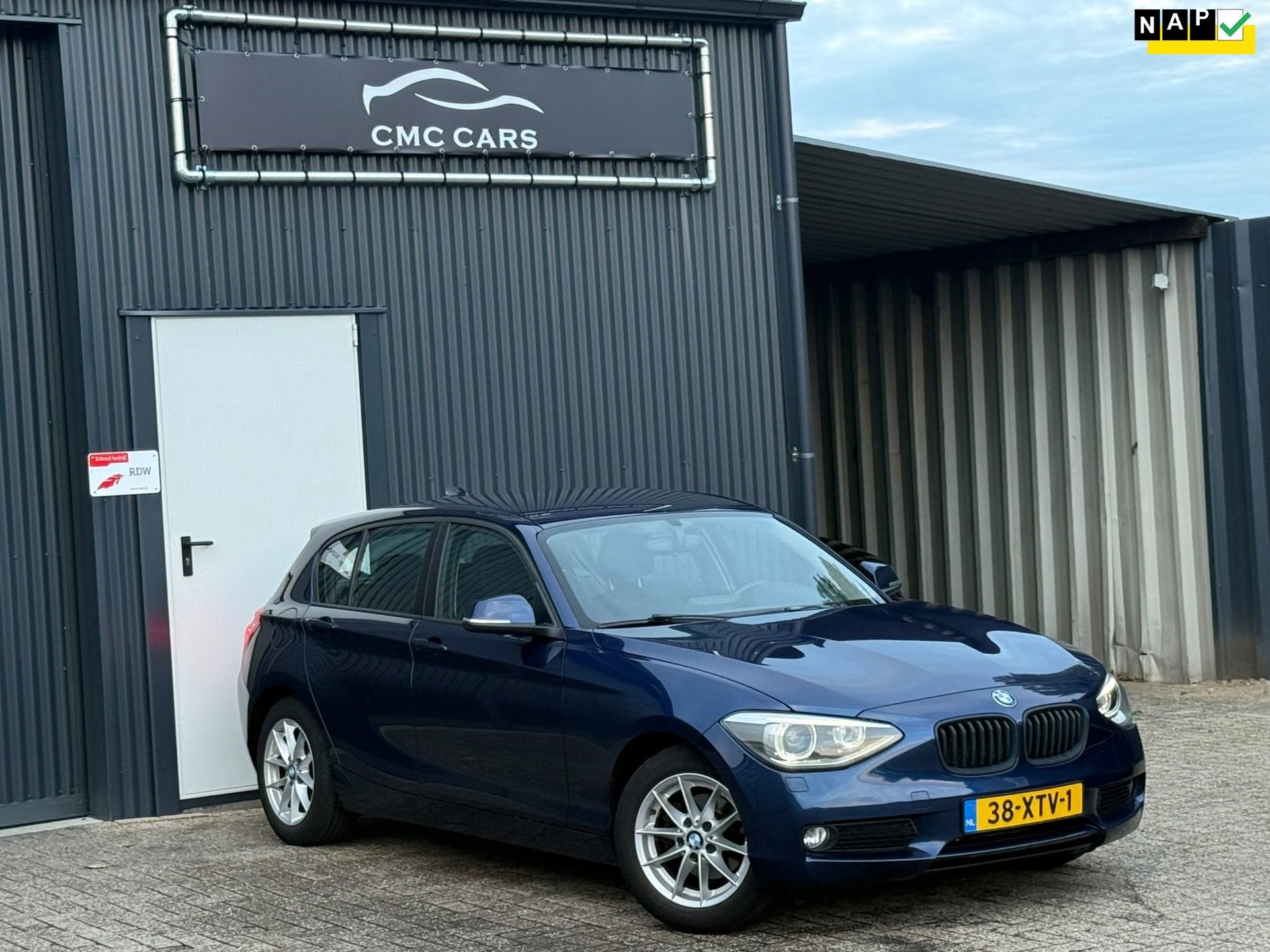 BMW 1-serie 116i Upgrade Edition AUTOMAAT! XENON! RIJDT NIEU, Euro 5, Gebruikt, 4 cilinders, Blauw