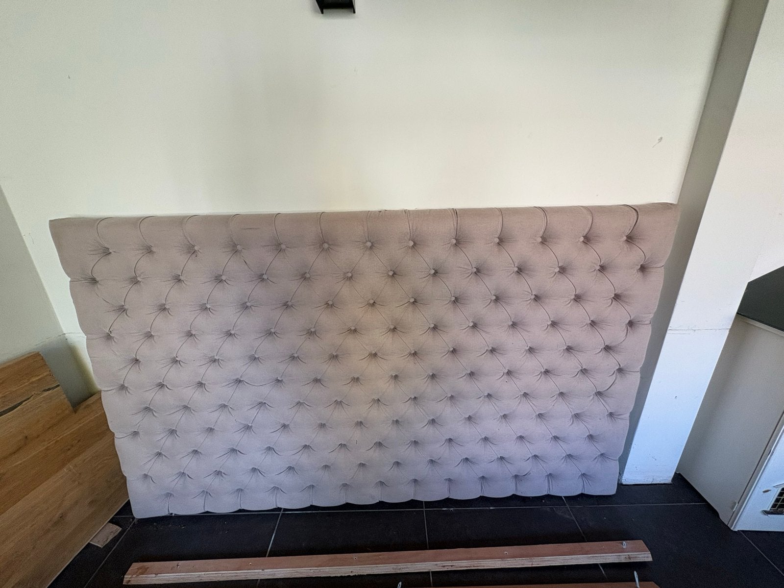 Luxe gestoffeerd hoofdbord beige/zand kleur, Huis en Inrichting, Ophalen, Beige, Tweepersoons, Zo goed als nieuw