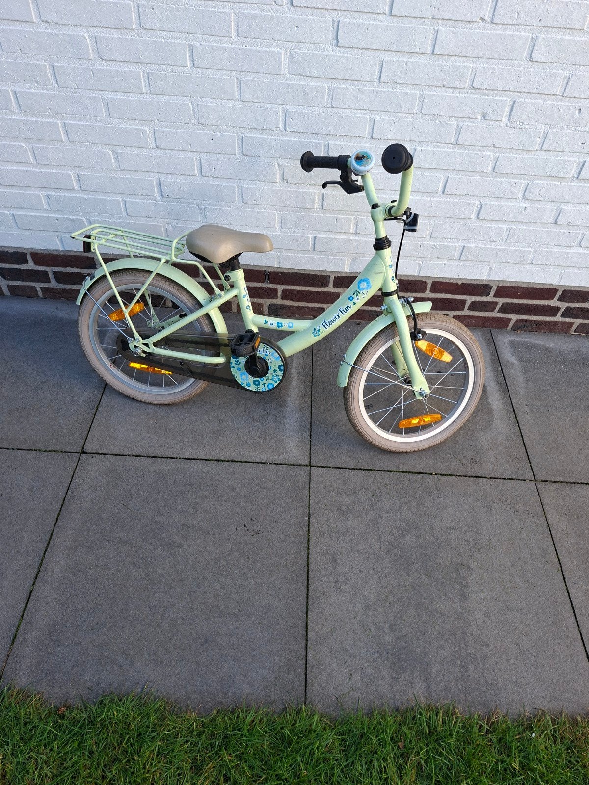 Kinderfiets 16 inch - Lichtgroen met bagagedrager, Fietsen en Brommers, Ophalen, Gebruikt, Terugtraprem, 16 tot 20 inch