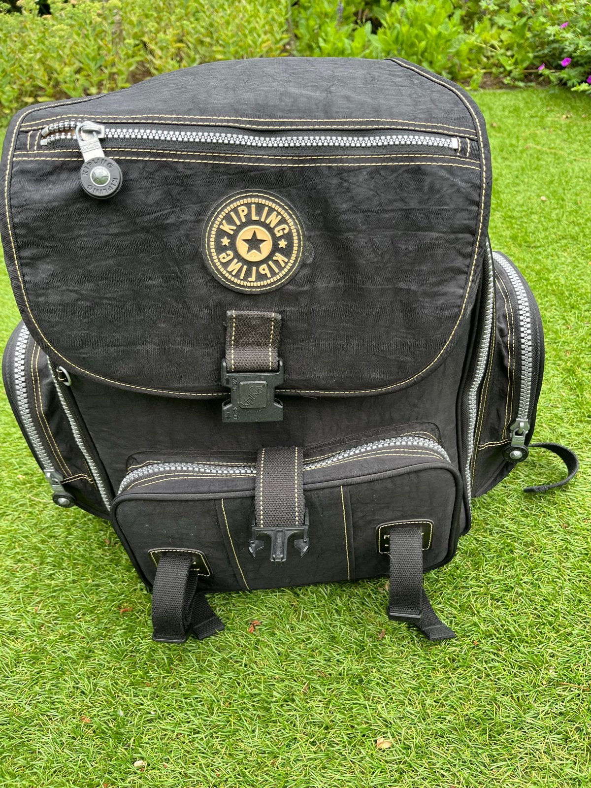 Kipling rugzak zwart met camera-indeling, Gebruikt, Kipling, 25 tot 40 cm, Ophalen