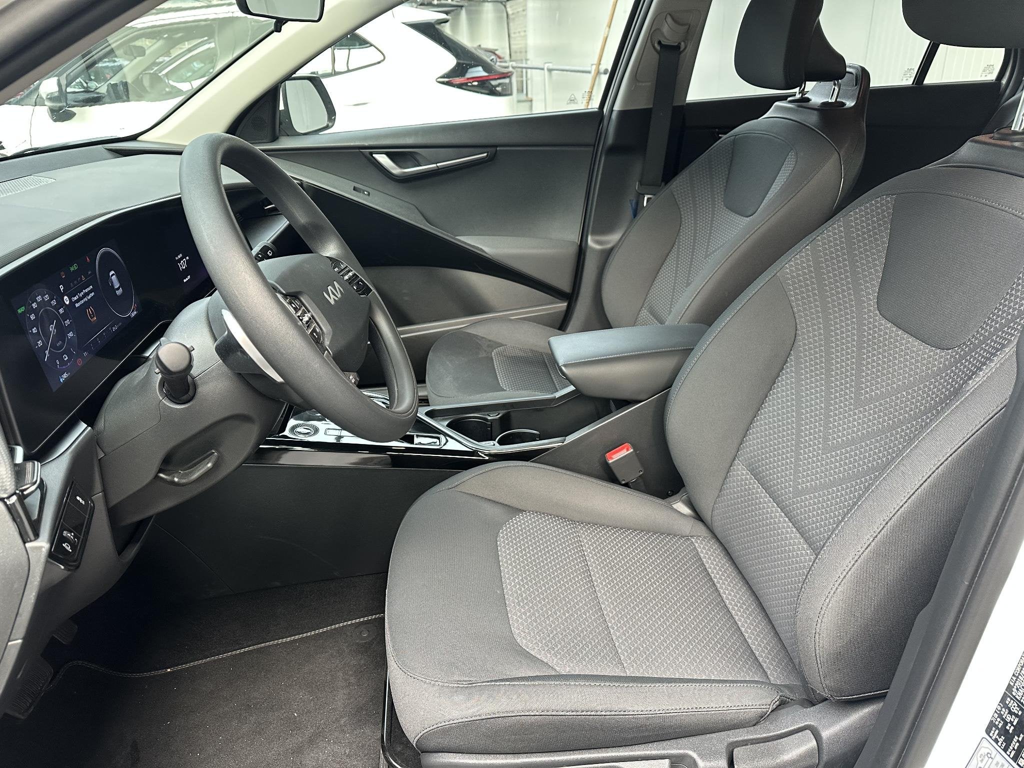 Kia Niro EV Light 64.8 kWh, Stof, Gebruikt, 750 kg, 1657 kg