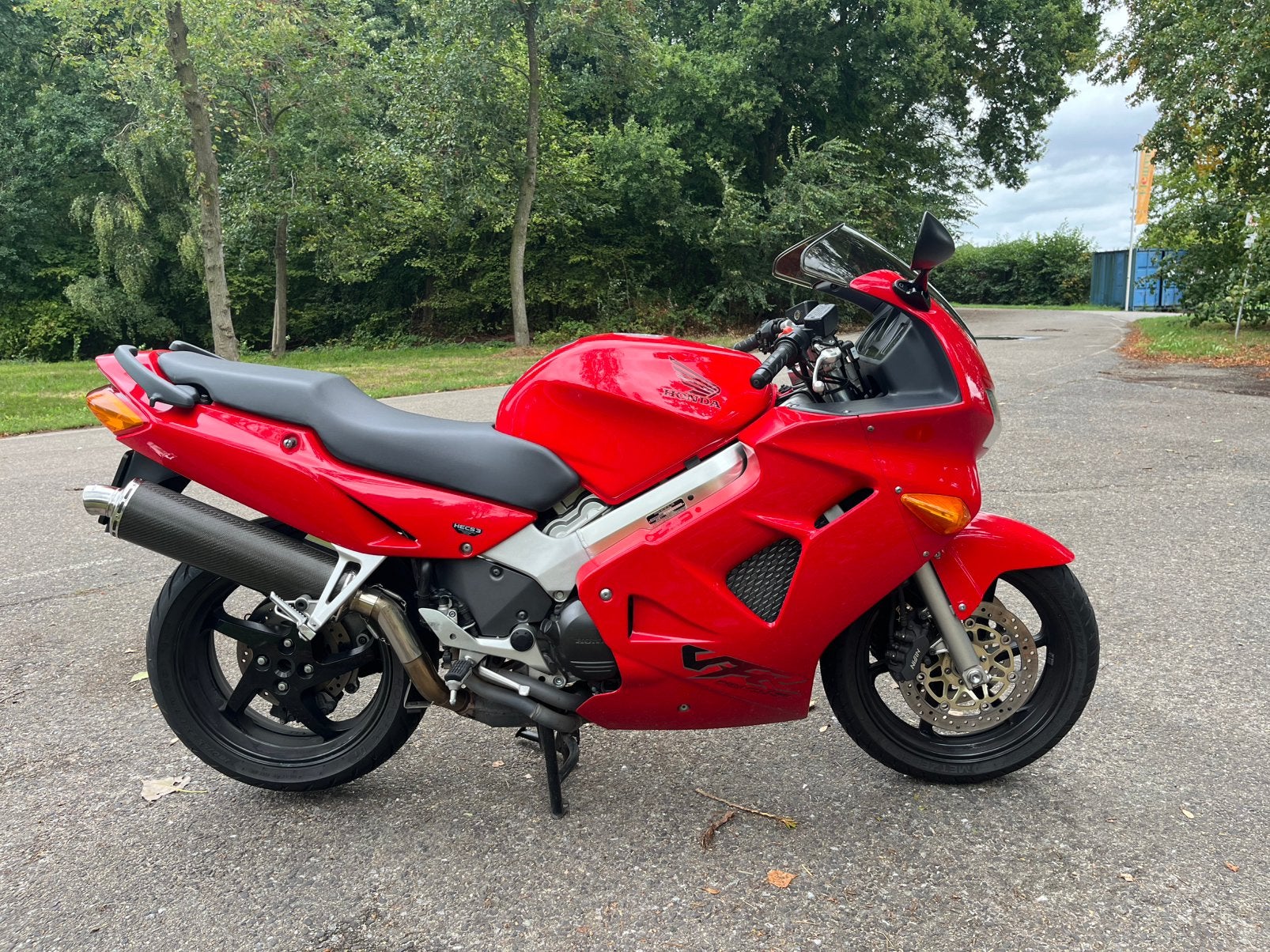 Je verbazing wordt groot ! Honda Vfr 800 FI in het rood, Occasion, 4 cilinders, Motorrijbewijs A, Bedrijf
