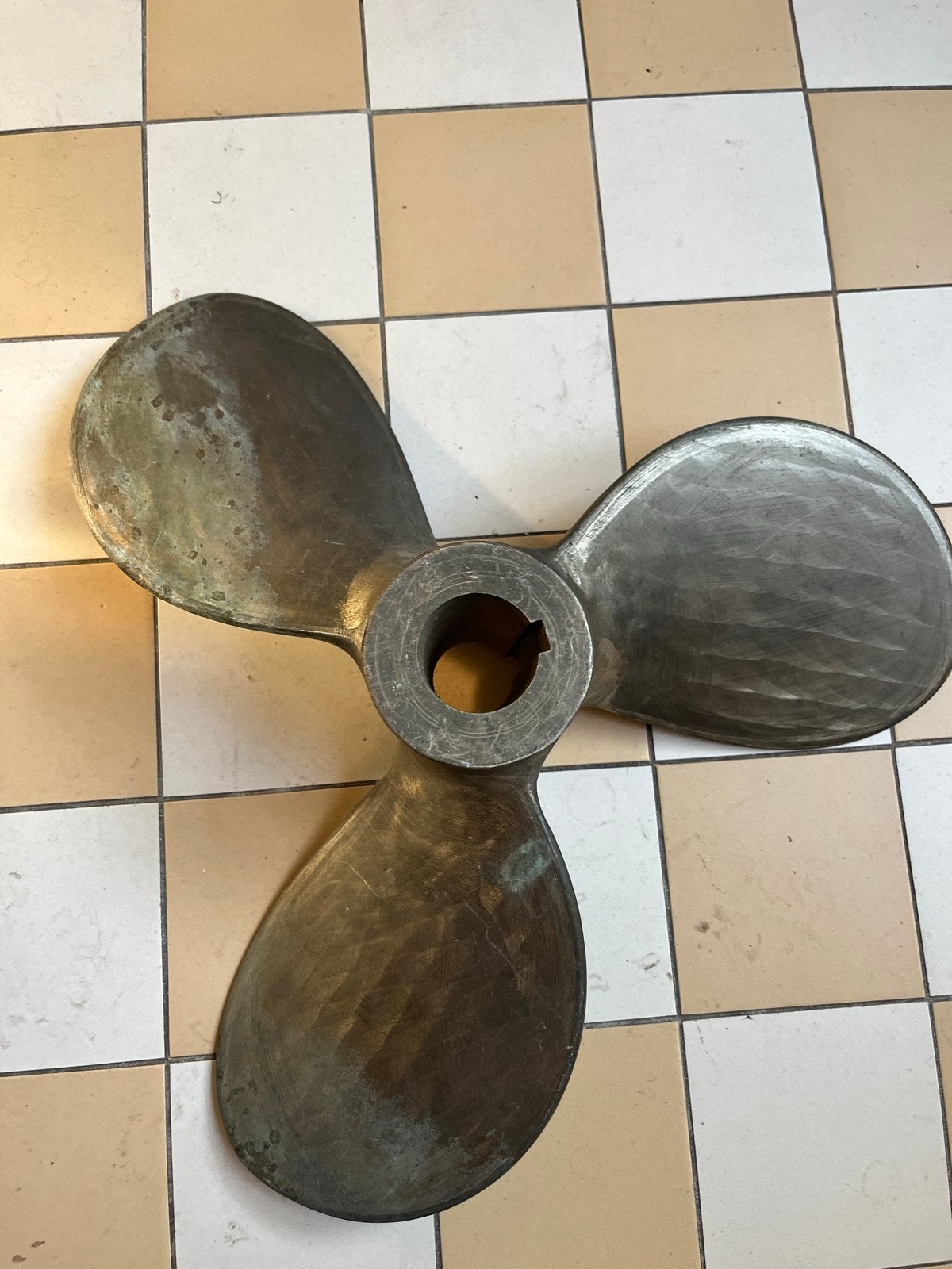 Schroef, 15 inch, conische as: 38 - 31 mm, Ophalen, Zo goed als nieuw, Motor en Techniek