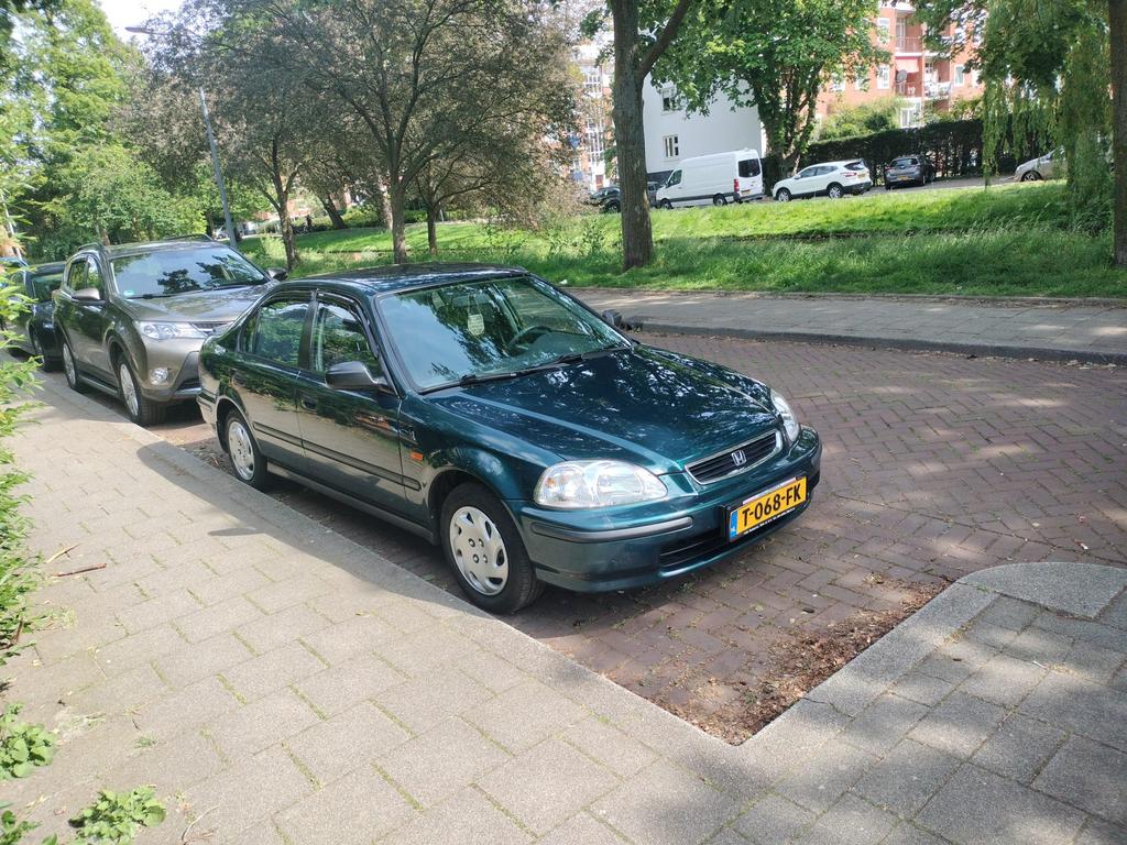 Honda Civic 1.5 LS Sedan Vtec-E, Voorwielaandrijving, 40 €/maand, Handgeschakeld, Grijs