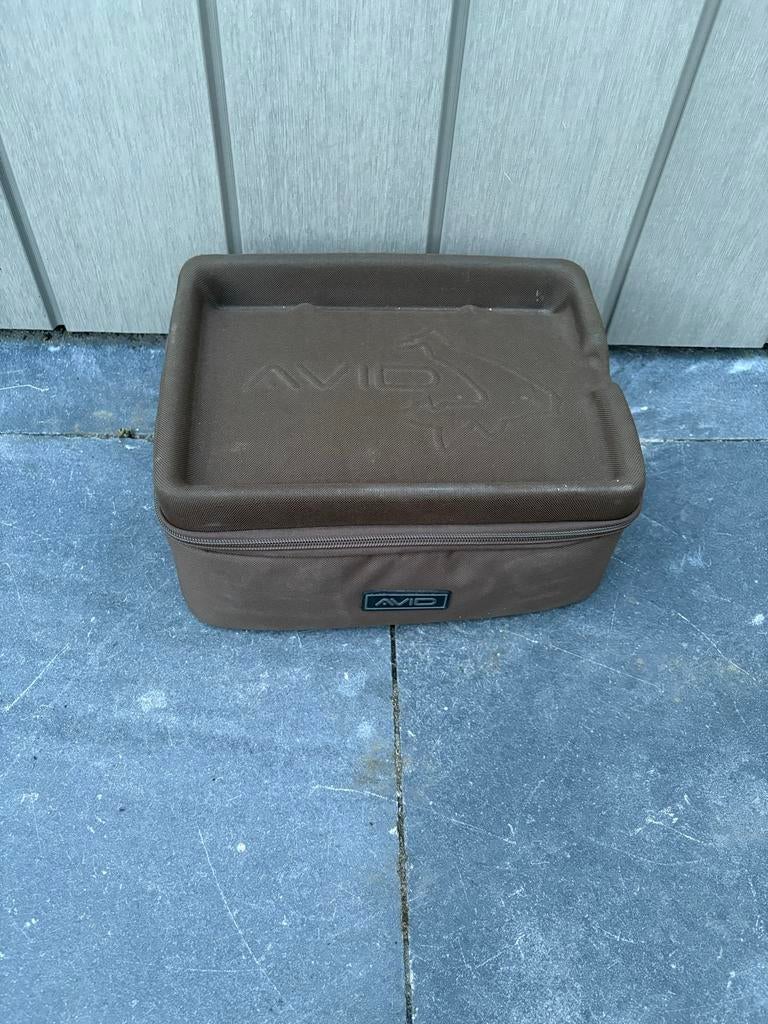 Avid Carp Tackle Box - Handige Opbergdoos voor Visspullen, Ophalen of Verzenden, Gebruikt, Koffer of Tas