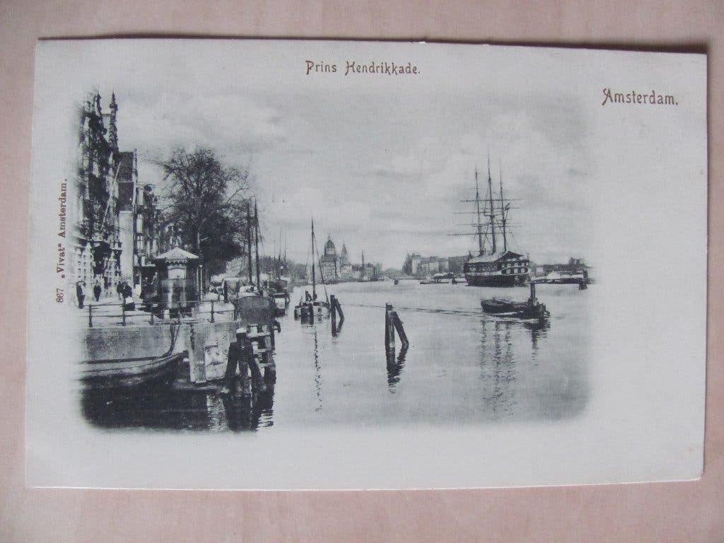 Amsterdam 1901 Prins hendrikkade met driemaster en kiosk, Ophalen of Verzenden, Voor 1920, Gelopen, Noord-Holland