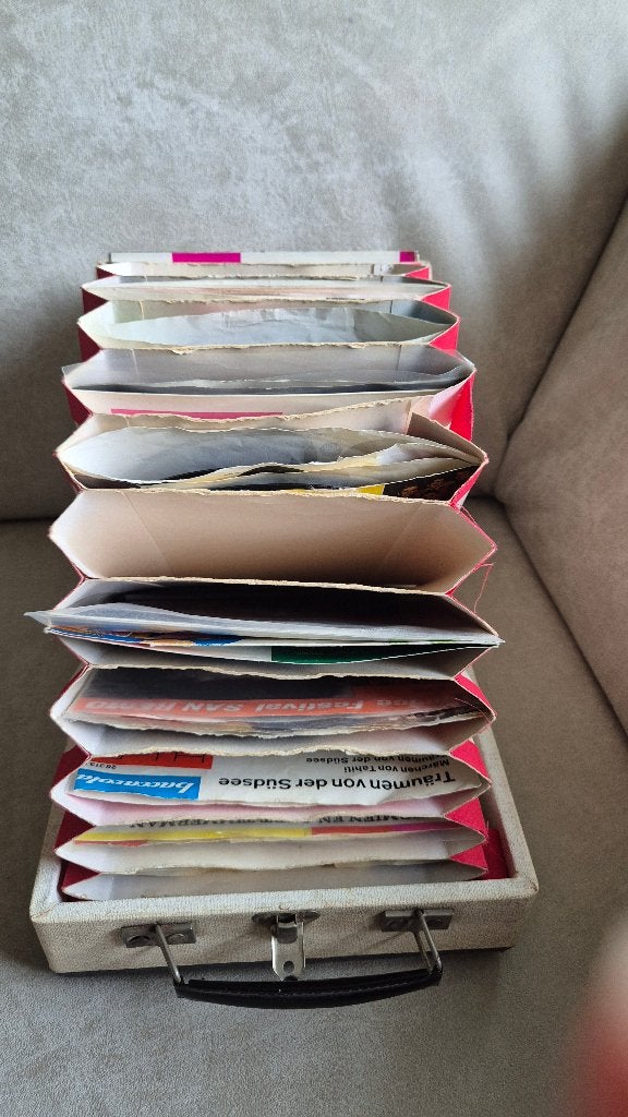 Singeltjes in koffertje, Cd's en Dvd's, Ophalen, Gebruikt, Overige genres, 7 inch