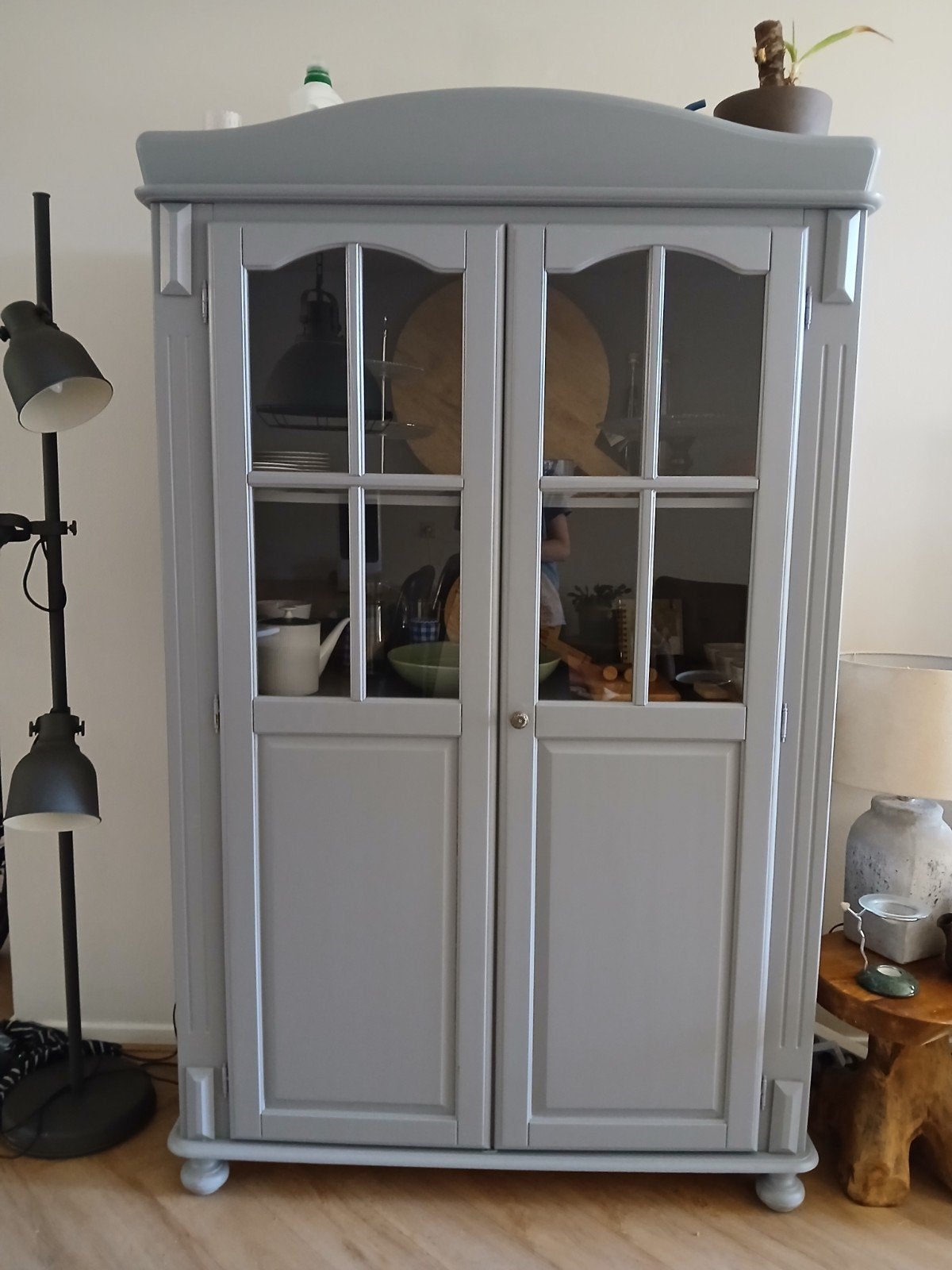 Schattige vintage buffetkast met glazen deuren, Ophalen, Gebruikt, 25 tot 50 cm