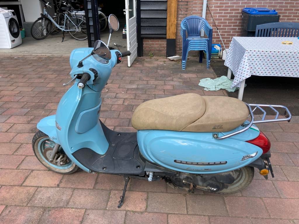 Scooter GTS Y3 Cappucino 50 loop op sloop, Ophalen, Zo goed als nieuw, Benzine