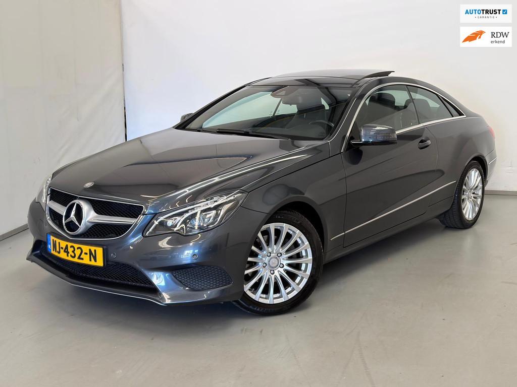 Mercedes-Benz E-klasse Coupé 200 / Pano / Camera / Stoelver, Achterwielaandrijving, 4 cilinders, 4 stoelen, Leder en Stof