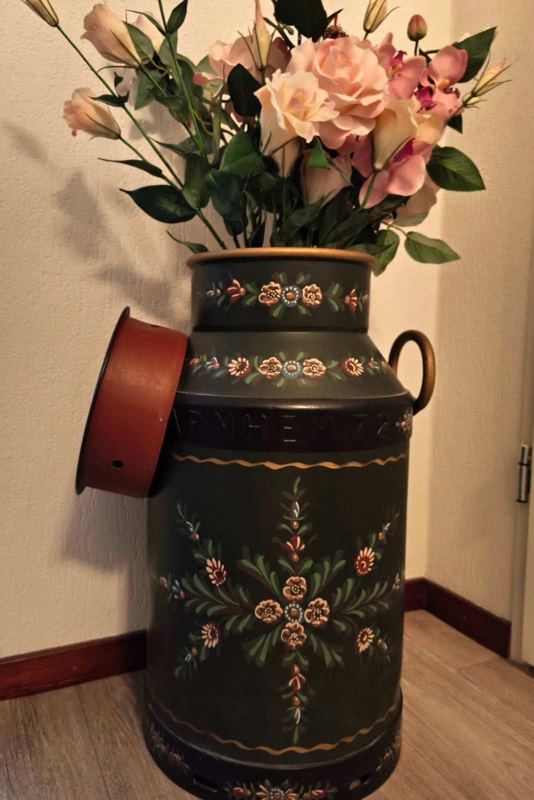 Melkbus met Hindelooper schilderwerk, Ophalen, Metaal